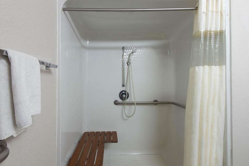 La Quinta Inn & Suites by Wyndham Erie - photo 28