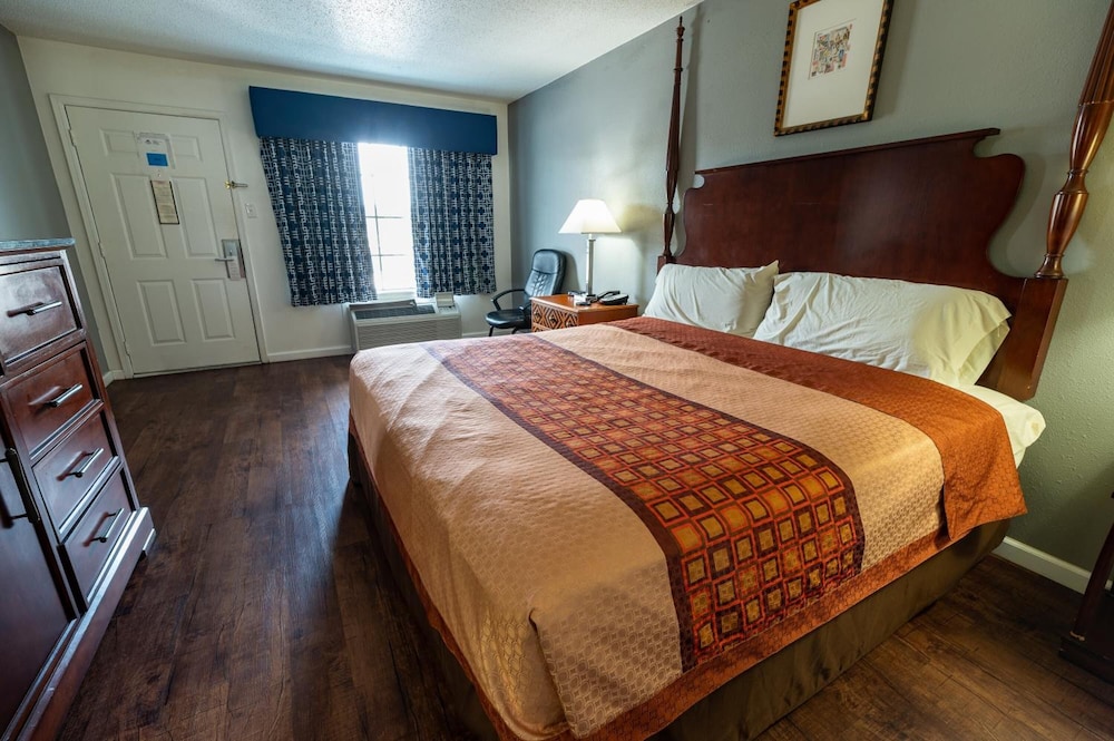 American Inn & Suites Russellville - photo 26