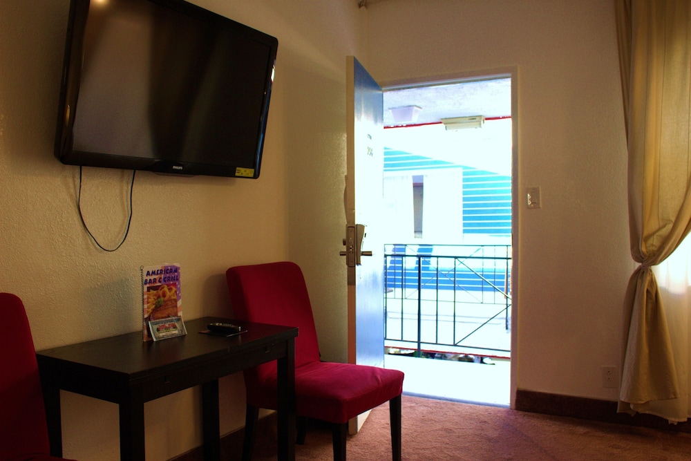 Tradewinds All Suite Hotel - photo 20