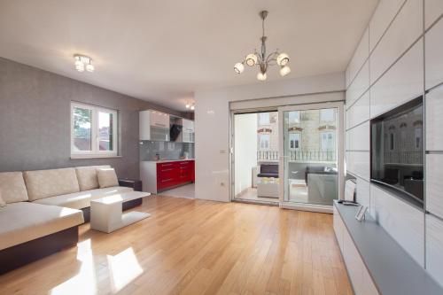 Apartment City Strand — 4-Star Luxury Hotel in Makarska, Croatia
