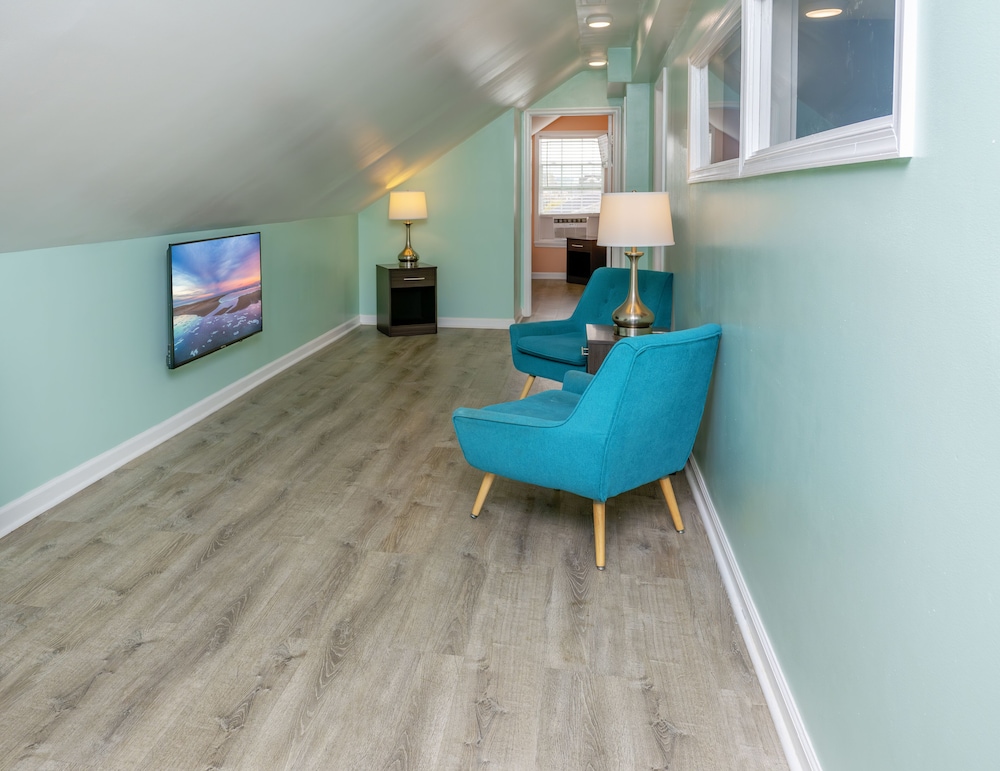 Commander Beach House Hotel - photo 17