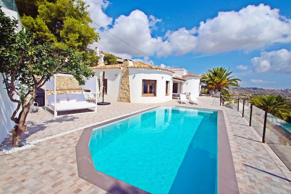 Suerte sea view villa with private pool in Moraira — 4-Star Luxury Hotel in Teulada, Spain