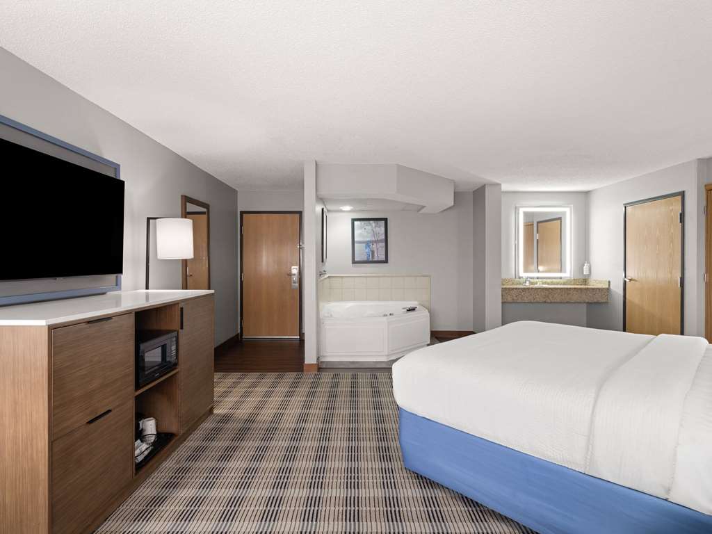 AmericInn by Wyndham Shakopee Near Canterbury Park - photo 31