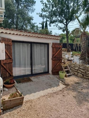 Studio indépendant au coeur du var — hotel in Sainte-Anastasie-Sur-Issole