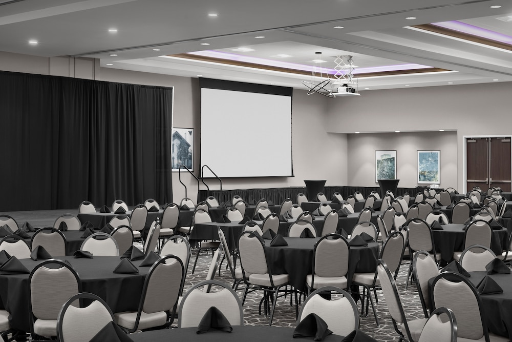 Hilton Garden Inn Cedar Falls - photo 63