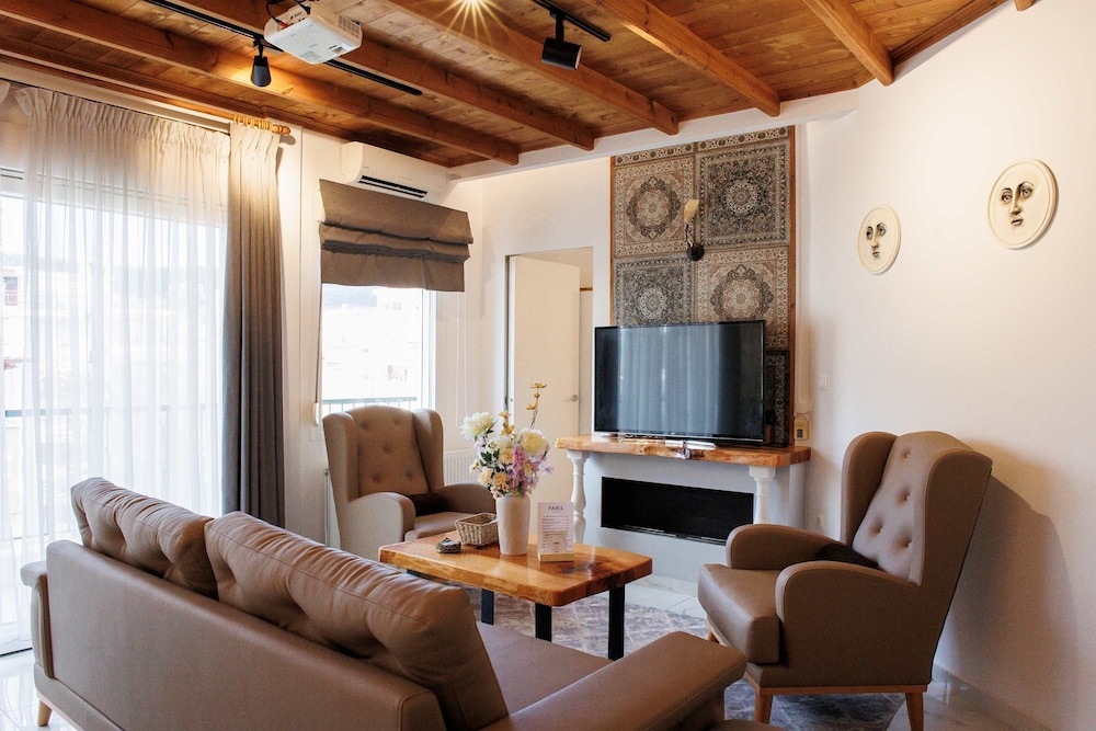 Kozani Central Nest Homely Vibes — 4-Star Luxury Hotel in Kozani, Greece