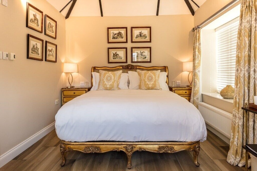 Cowdray Lodge — 4-Star Luxury Hotel in Midhurst, United Kingdom