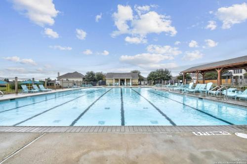 Long Stay Only Cibolo Getaway Pool Air Hockey — 4-Star Luxury Hotel in Cibolo, United States