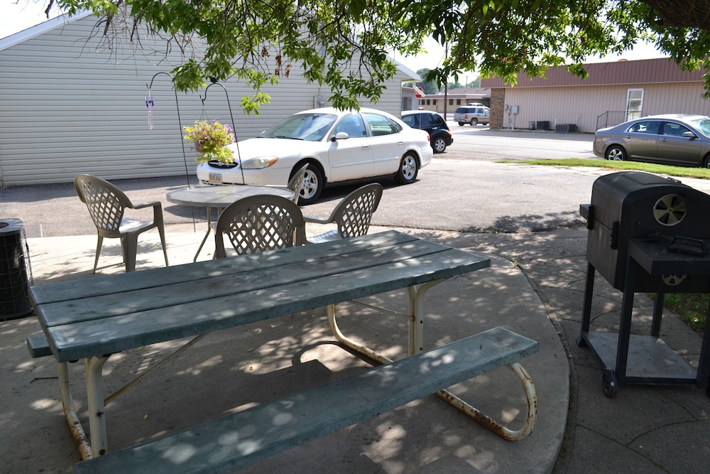 Innkeeper Motel - photo 73