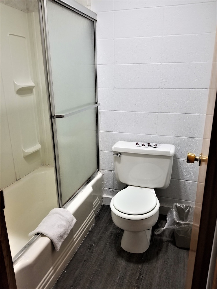 Town House Motor Inn - photo 19