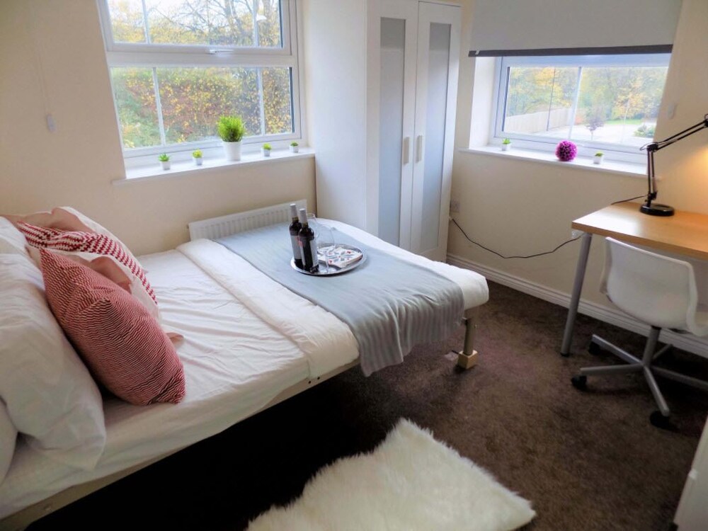Le Lotus House — 4-Star Luxury Hotel in Coventry, United Kingdom
