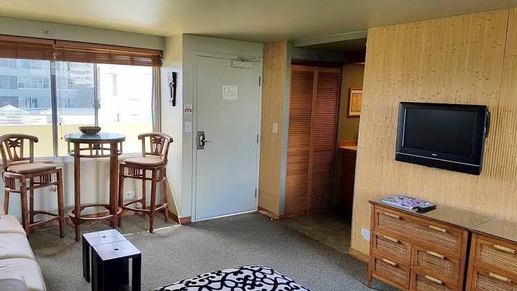 Diamond Head Beach Hotel 805 - photo 8