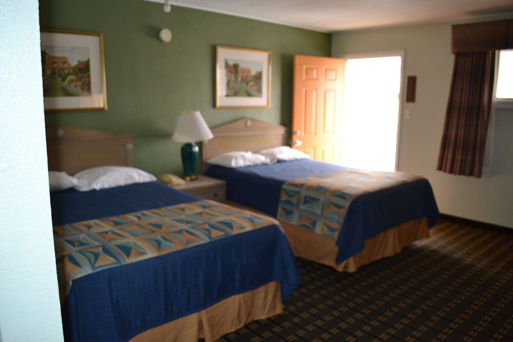 Lake Country Motel - photo 7