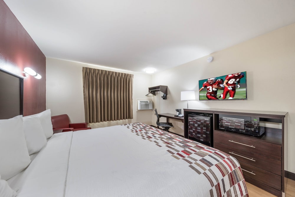 Red Roof Inn & Suites Denton - photo 17