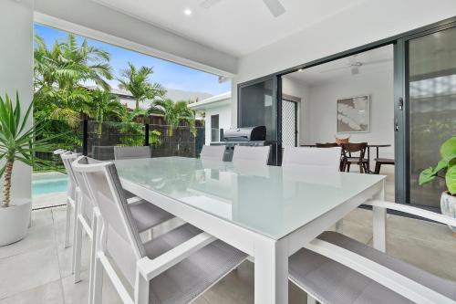 Coastal Comfort Palm Cove with Heated Pool in Palm Cove, Australia