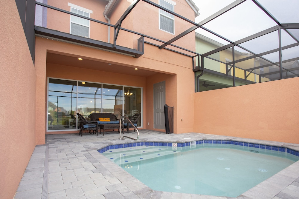 Marvelous 4 Bedroom w Pool @ Festival Resort 197 - photo 2