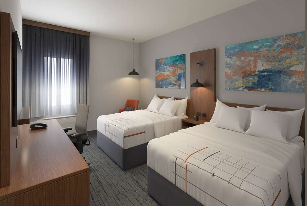 La Quinta Inn & Suites by Wyndham San Antonio at the RIM - photo 2