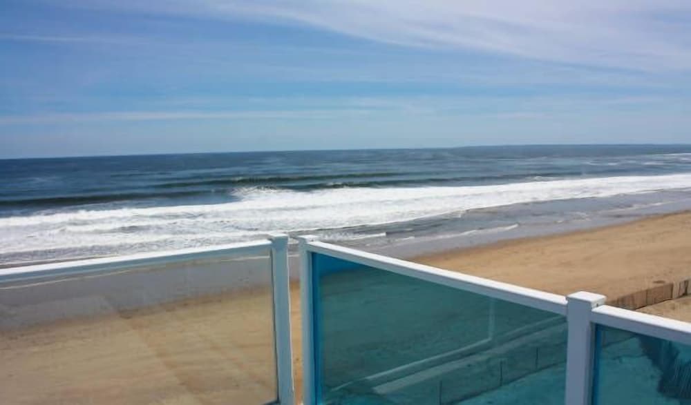 Blue Inn on The Beach - photo 22