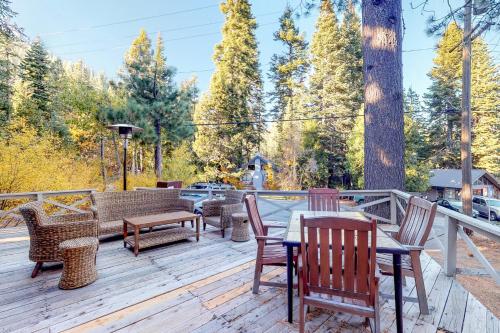 West Shore Lakeview Beauty — hotel in Homewood