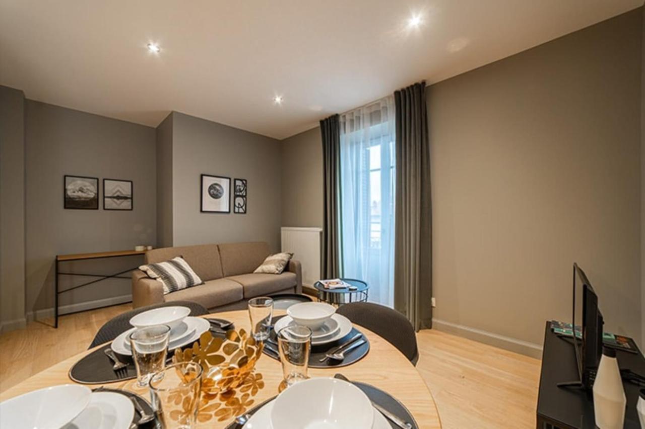 Appart Standing Belval Plein Centre 4 Parking — 4-Star Luxury Hotel in Aix-Les-Bains, France