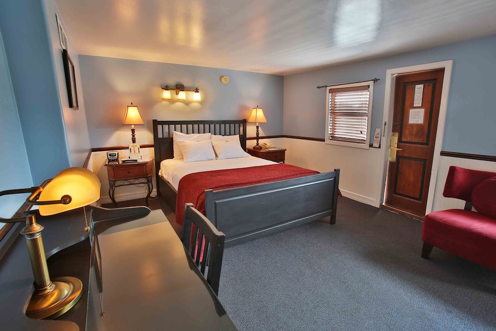 Delta King Hotel - photo 13