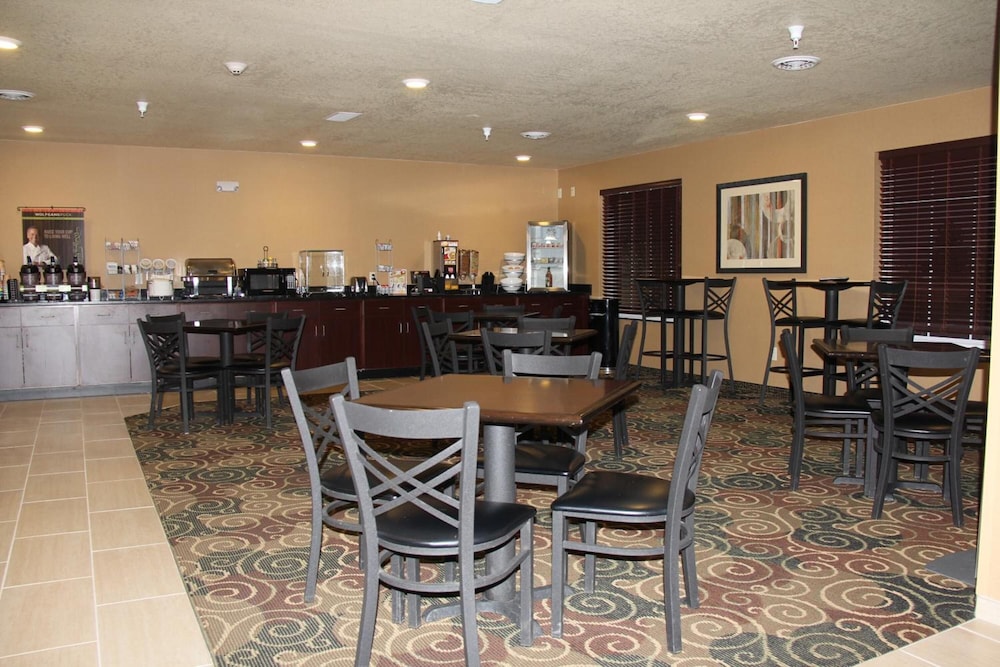 Castle Rock Inn & Suites - photo 44