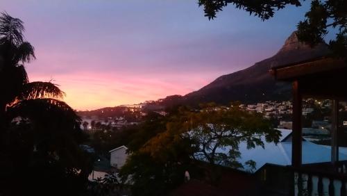 Independent quaint flat close to beach