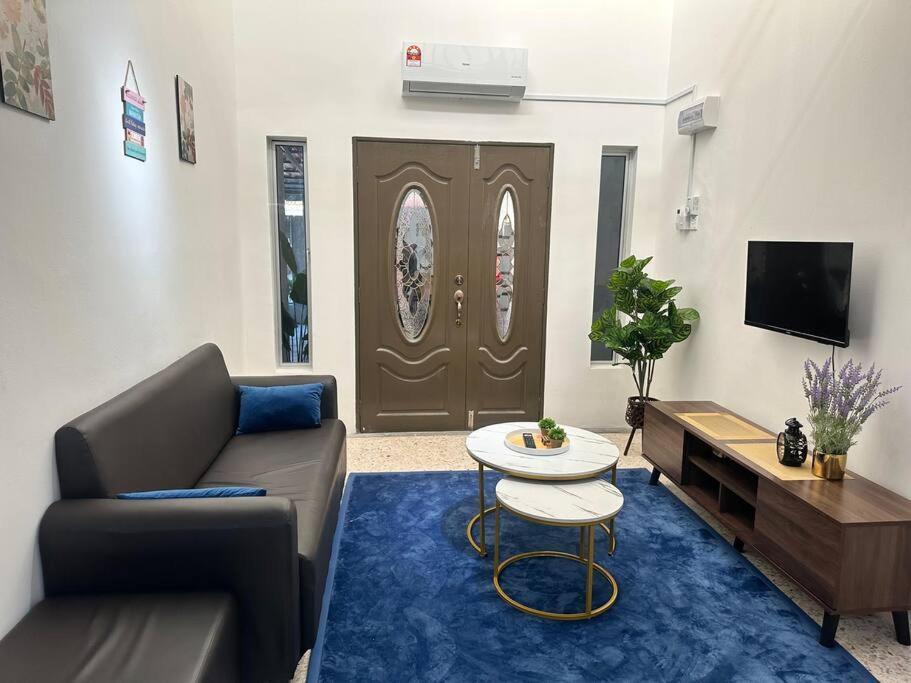 One Mama s Guest House — 4-Star Luxury Hotel in Kuala Selangor, Malaysia