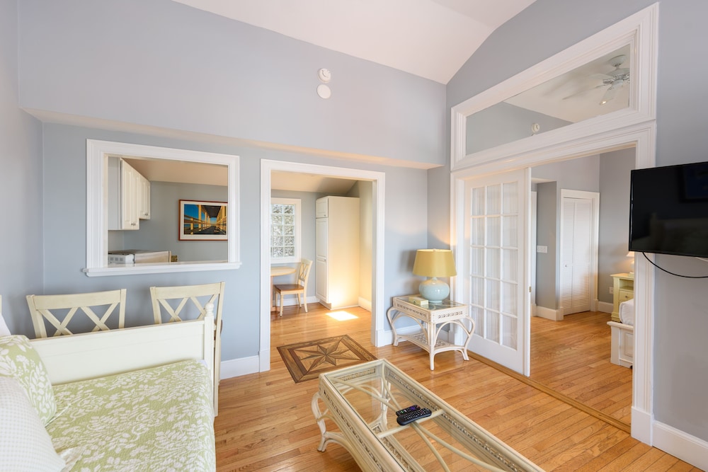 MV Surfside Hotel - photo 16