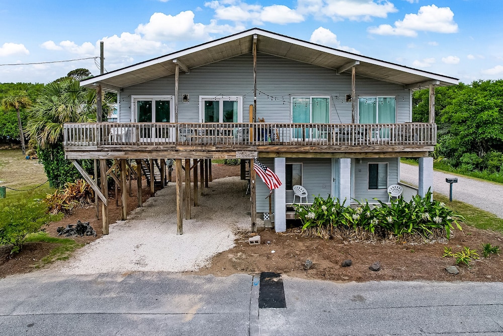 Beach Vacation Walkable to Dining&Shopping Unit B - photo 2