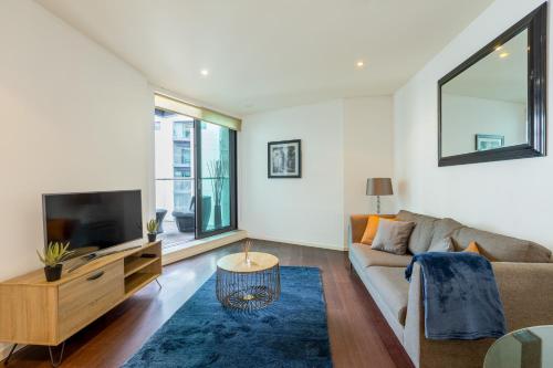 Premium Luxe 1 Bedroom Canary Wharf Apartment — 4-Star Luxury Hotel in London, United Kingdom