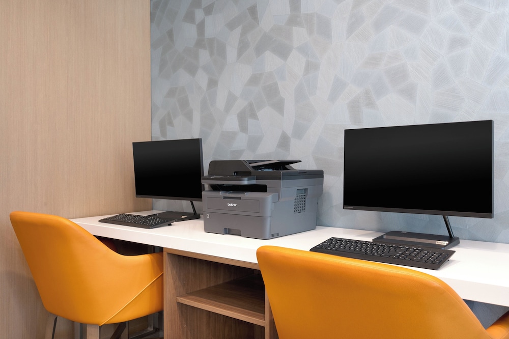 Holiday Inn Express and Suites Alton St Louis Area - photo 23