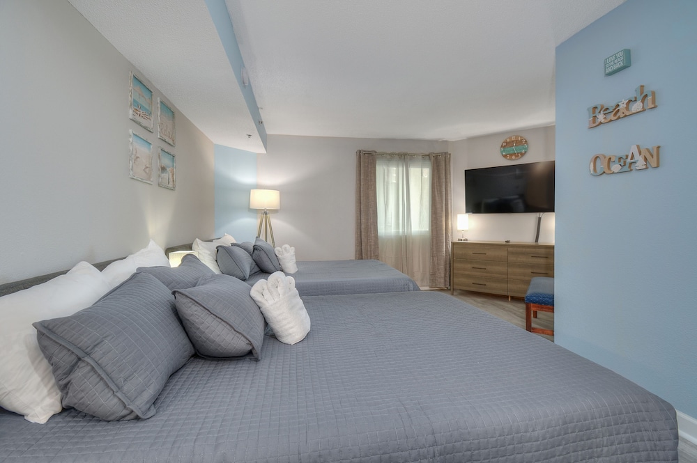 Units at Carolinian Beach Resort by Elliott Beach Rentals - photo 2