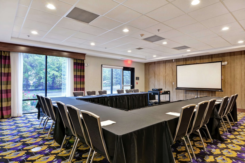 Hampton Inn & Suites Ashland - photo 54