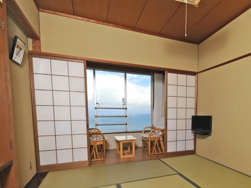 Villa Santorini — 4-Star Luxury Hotel in Tosa, Japan