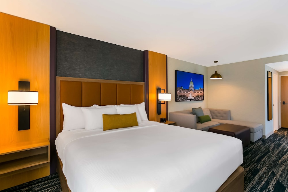 Best Western Premier The Central Hotel & Conference Center - photo 20