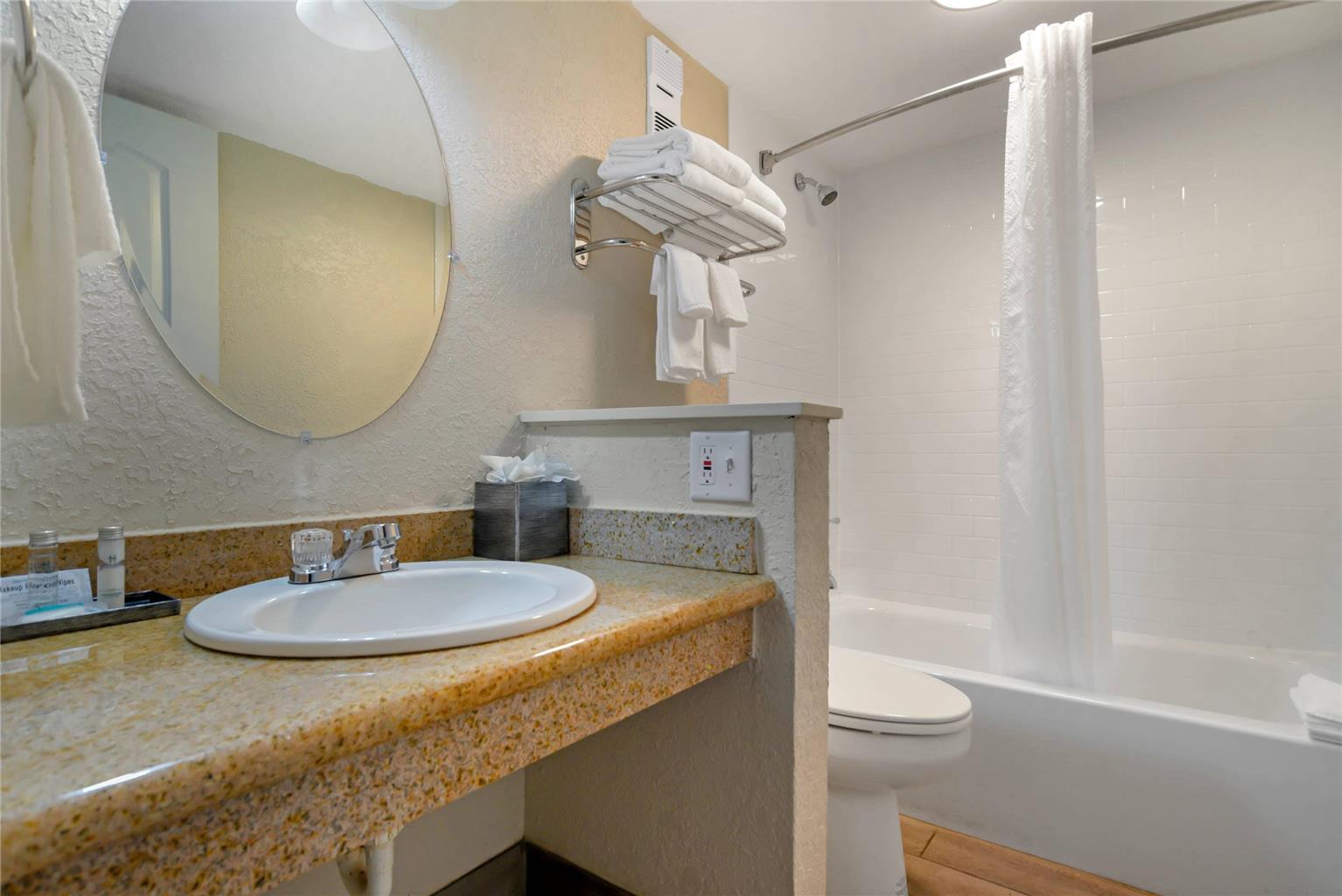 Inn on Destin Harbor an Ascend Collection Hotel - photo 12