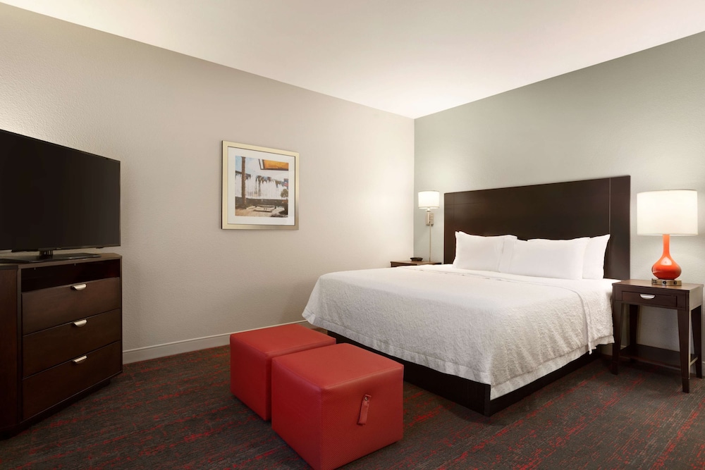 Hampton Inn & Suites Phoenix Glendale Westgate - photo 16