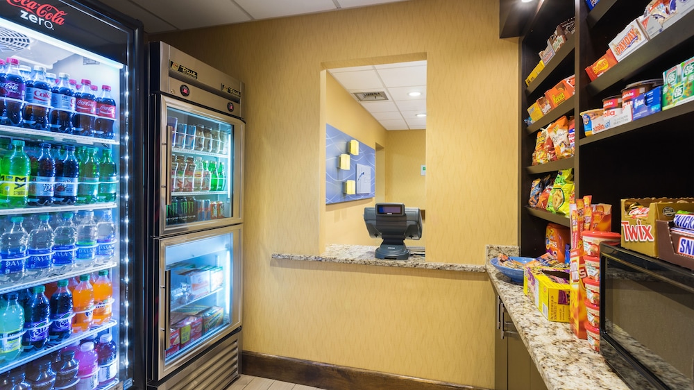 Holiday Inn Express Charleston Civic Center by IHG - photo 19