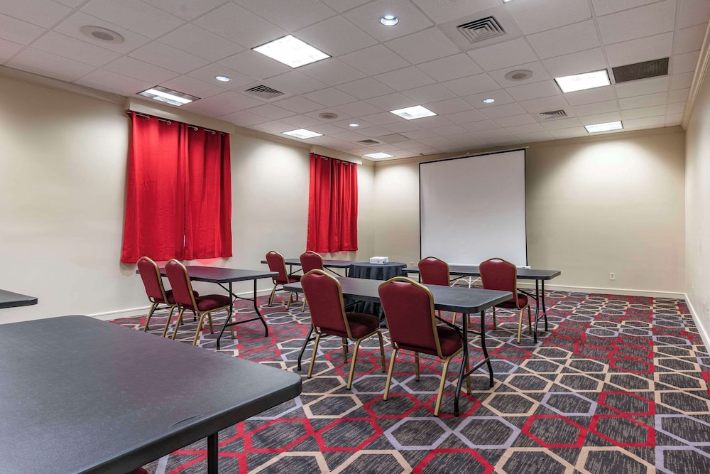MainStay Suites Lexington I 75 - photo 34