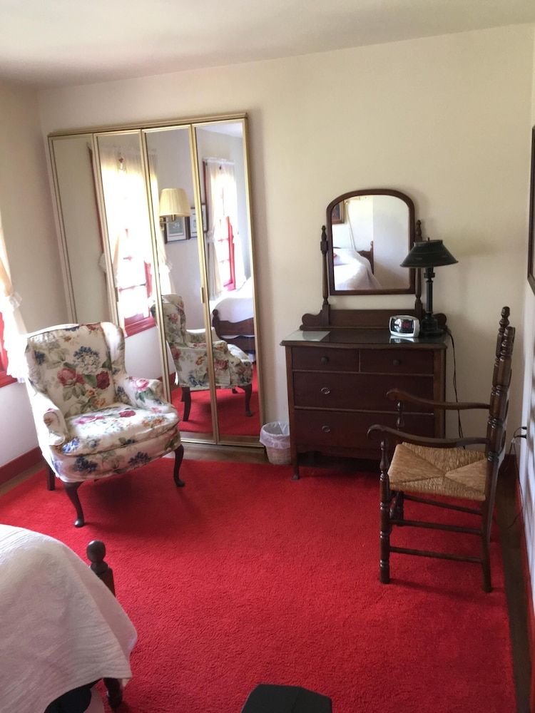 War Hill Inn - photo 6