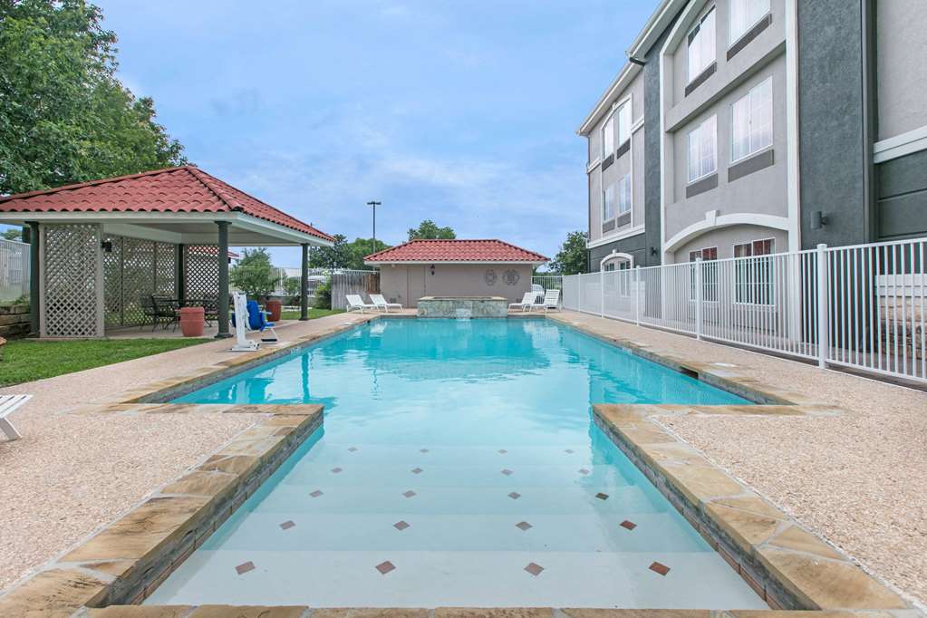 La Quinta Inn & Suites by Wyndham Fredericksburg - photo 10