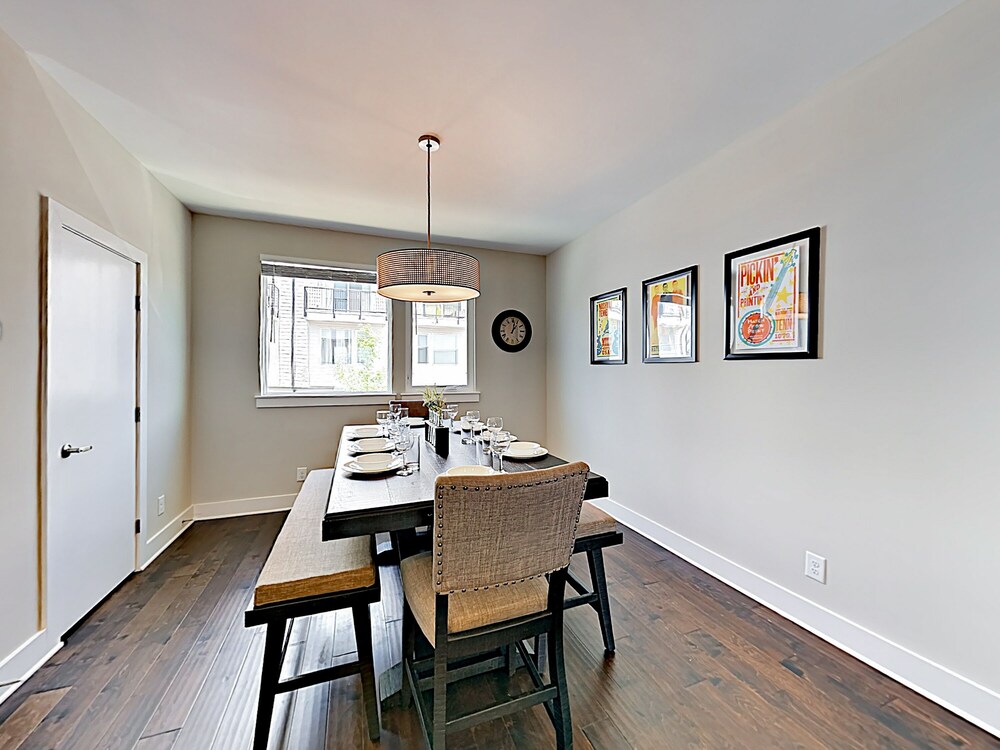 Visually Stunning 2BR 1.5BA Near Downtown Balcony w City View Nashville - photo 12