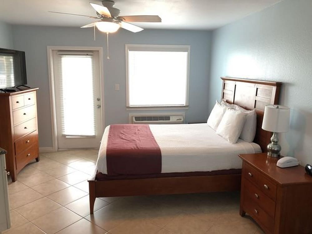 Beachgate CondoSuites and Oceanfront Resort - photo 10