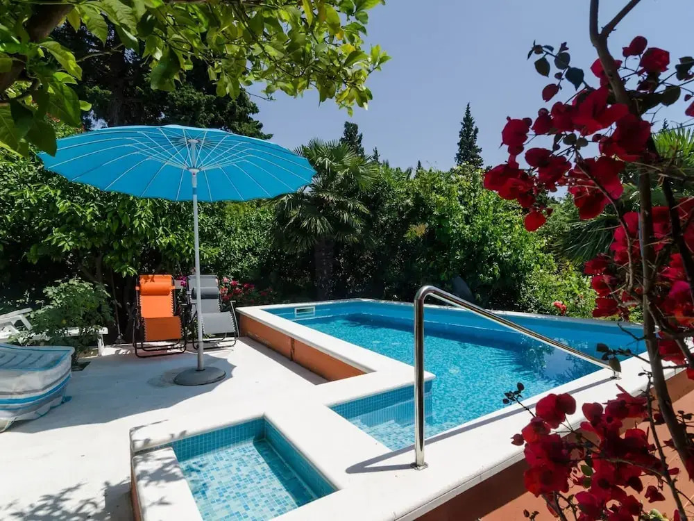 Villa Gemma Four Bedroom Villa with Terrace and Swimming Pool — 4-Star Luxury Hotel in Srebreno, Croatia