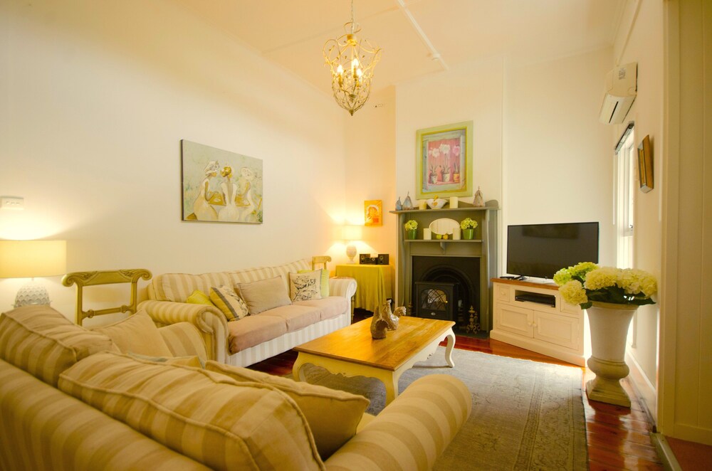 Westbury Cottage B & B — 4-Star Luxury Hotel in Adelaide, Australia