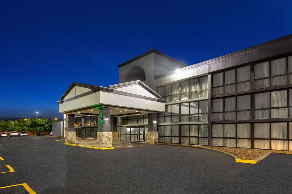 SureStay Plus Hotel by Best Western Kansas City Northeast - photo 11