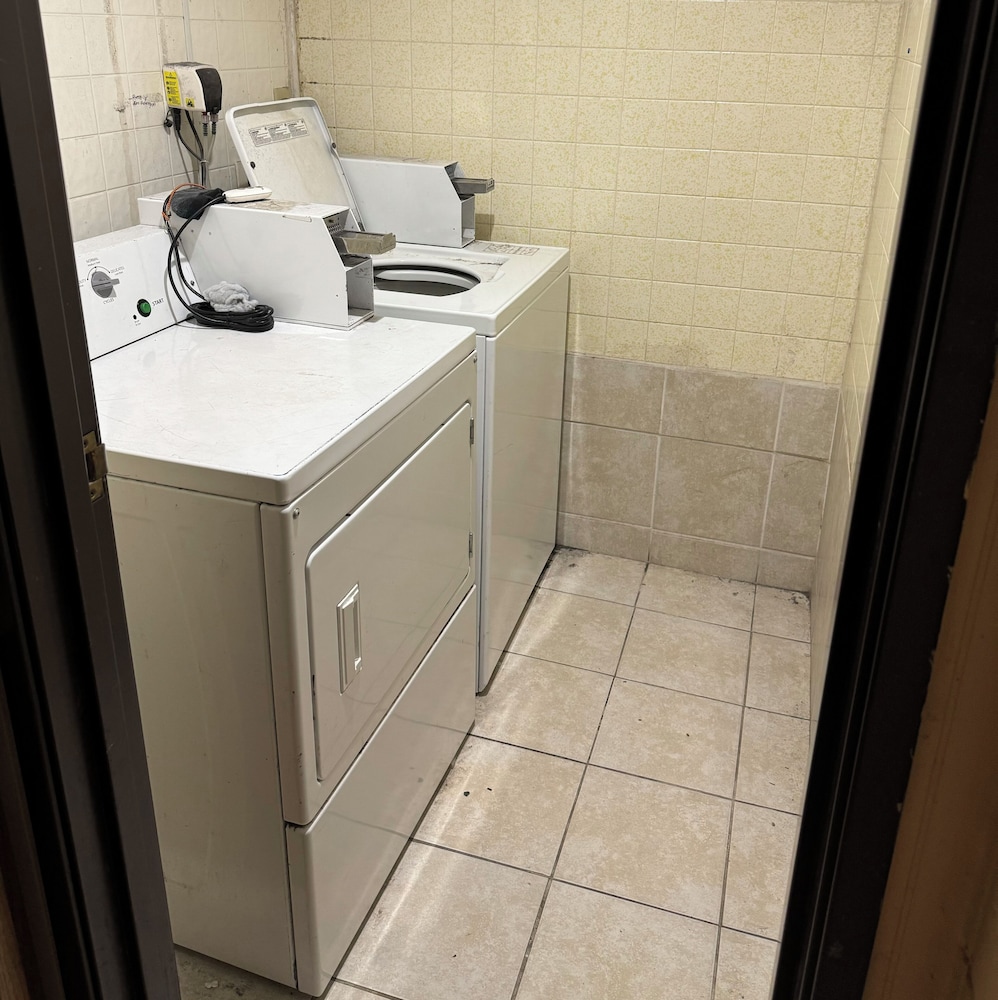 Grand Inn Moorhead - photo 13