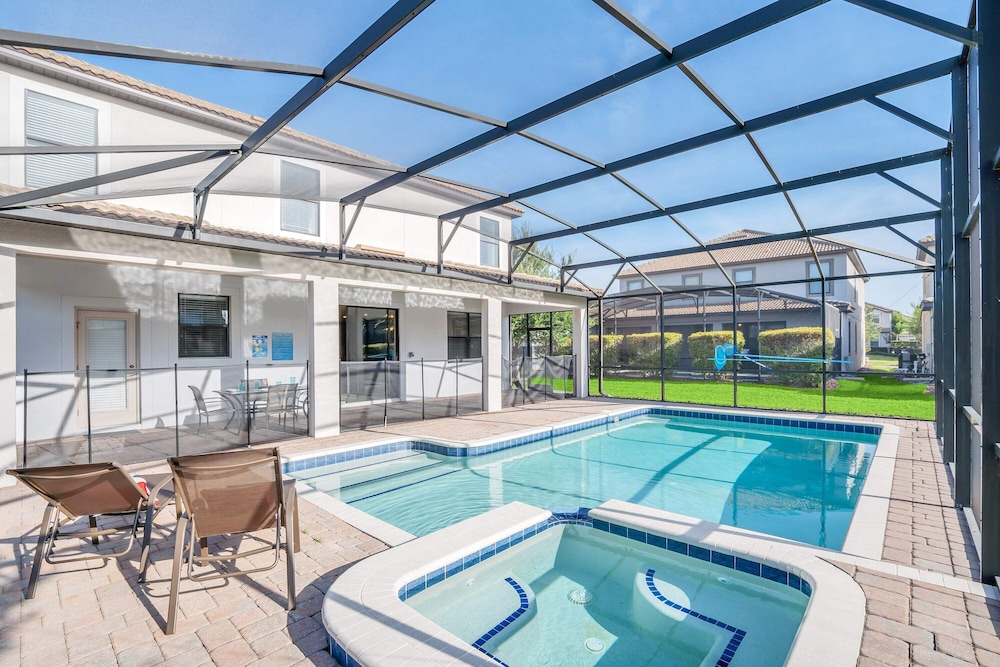 Grand Luxurious Home Toy Story Room and Big Pool Area #9cg476 — 4-Star Luxury Hotel in Davenport, United States