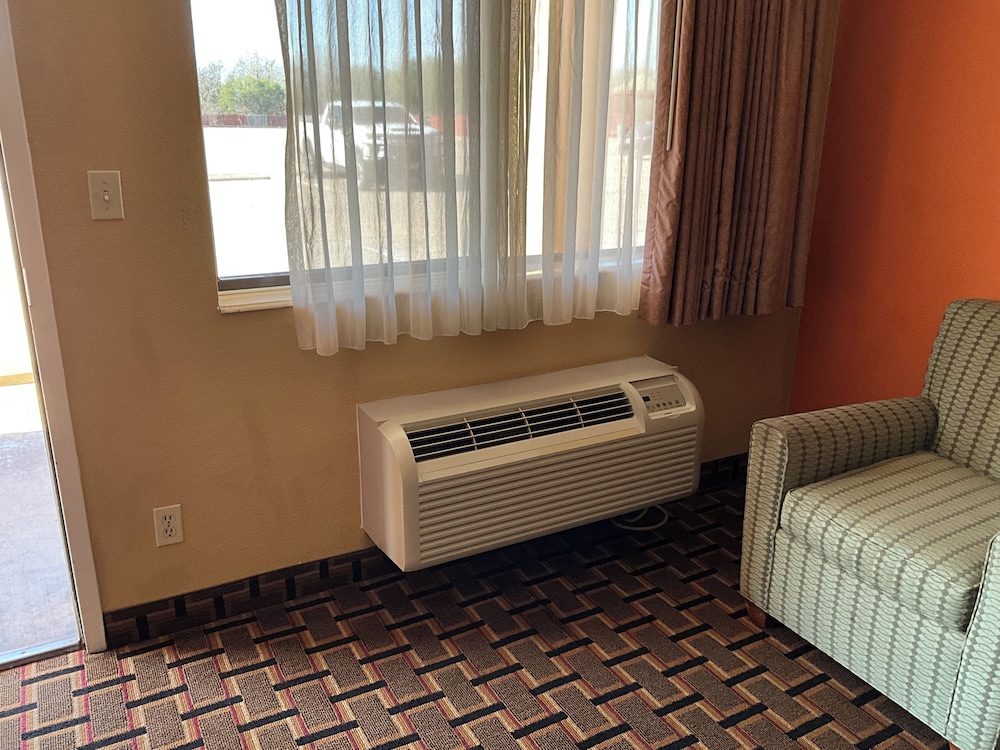 Executive Inn & Suites - photo 23
